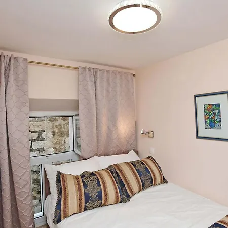 Semesterbostad Mila *