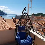 Nyaraló Mila *